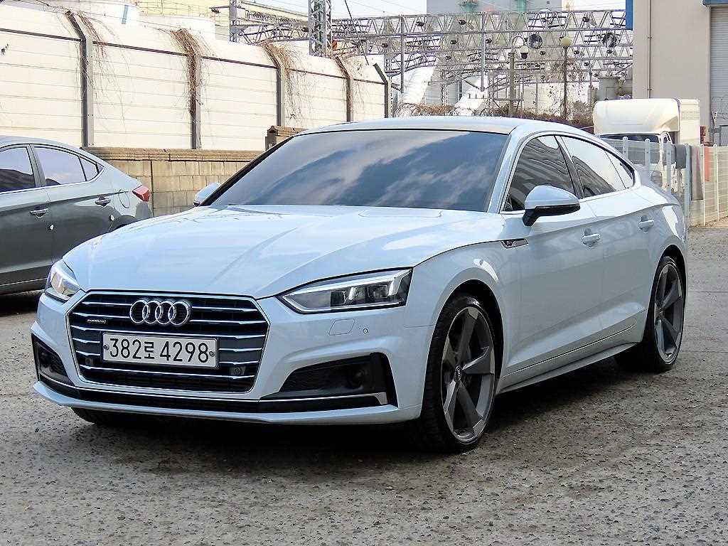 아우디 A5 45 TFSI 콰트로 프리미엄 스포트백 사진 2/20