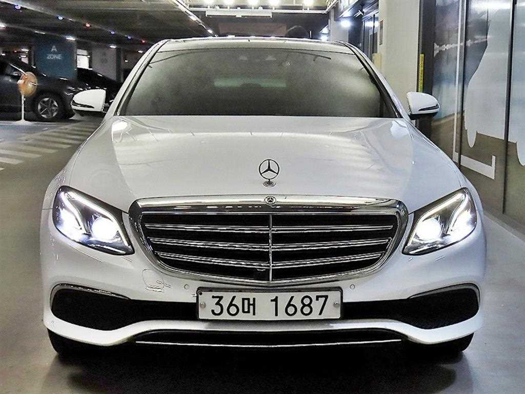벤츠 E 클래스 E300 4MATIC 아방가르드 사진 2/20