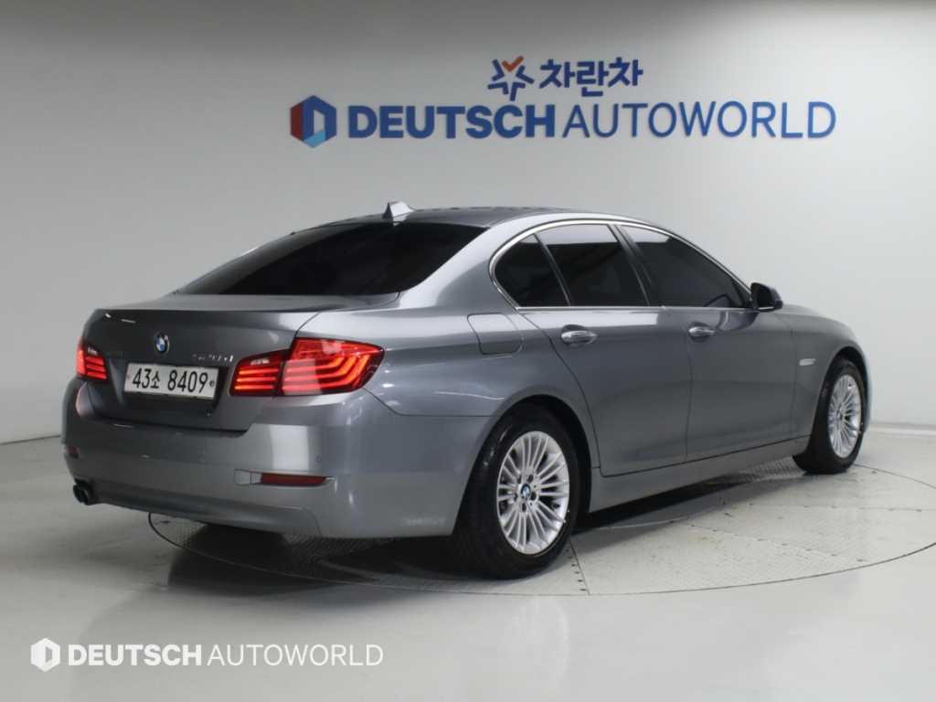 BMW 5시리즈 520d xDrive 사진 2/20