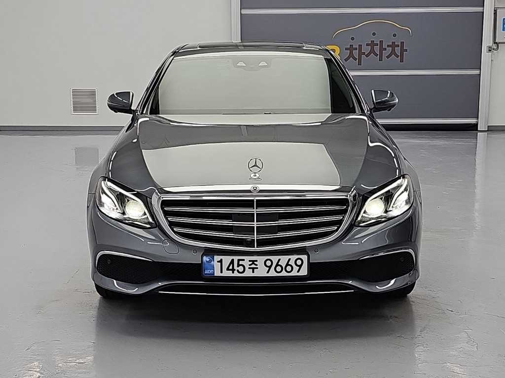 벤츠 E 클래스 E300 4MATIC 익스클루시브 사진 2/20