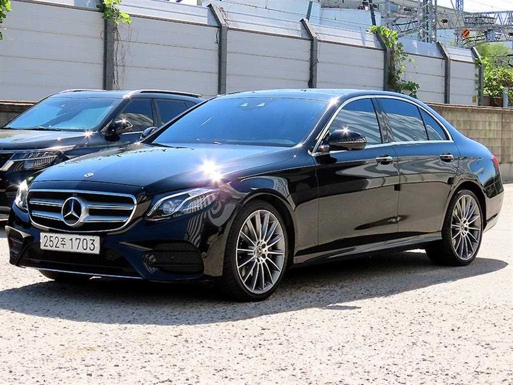 벤츠 E 클래스 E350 4MATIC AMG LINE 사진