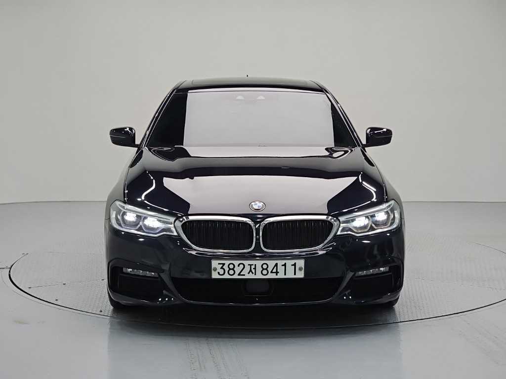 BMW 5시리즈 520d M 스포츠 플러스 사진 2/20