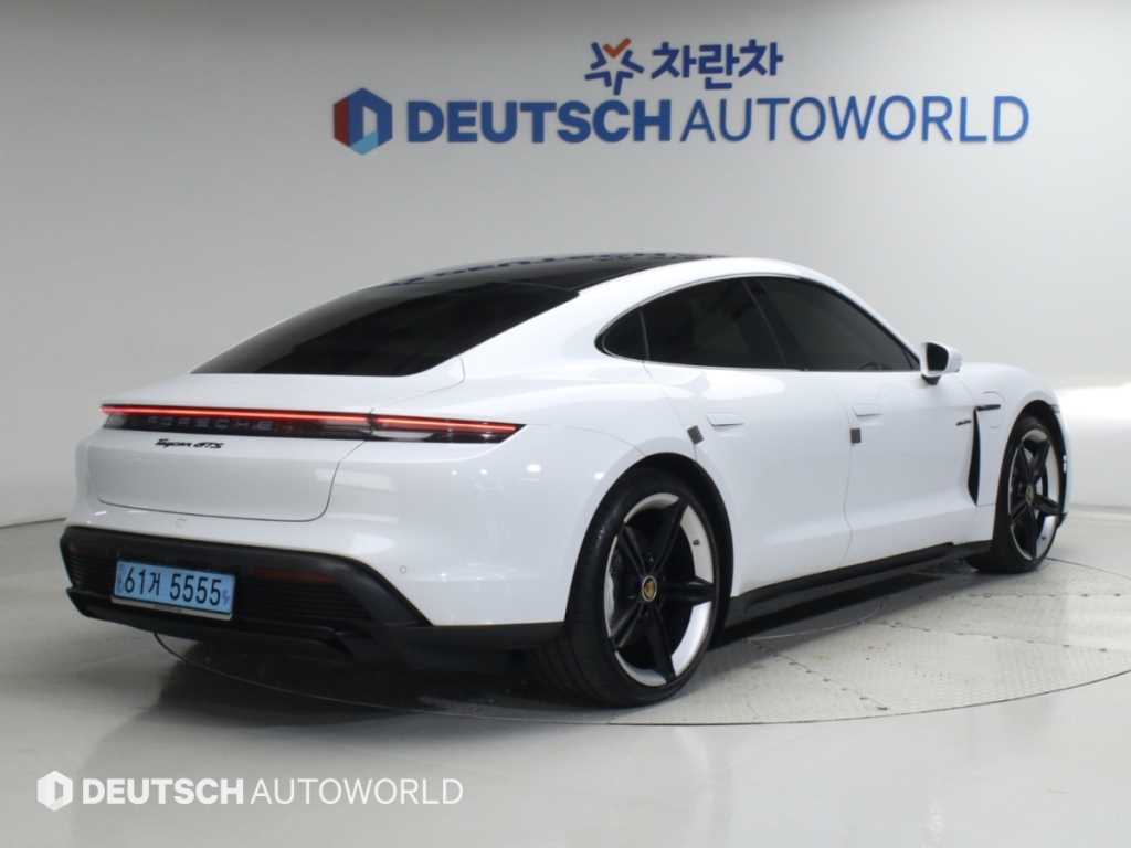 포르쉐 타이칸 GTS 사진 2/20