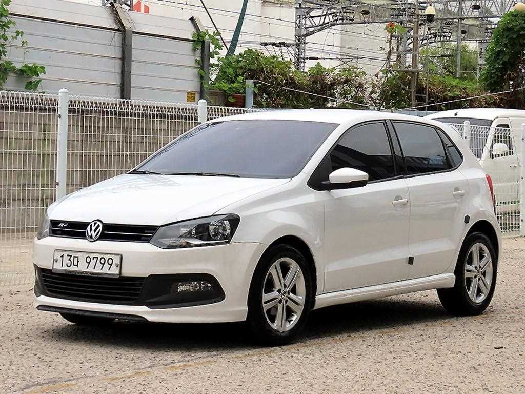 폭스바겐 폴로 1.6 TDI R-LINE 사진 2/18