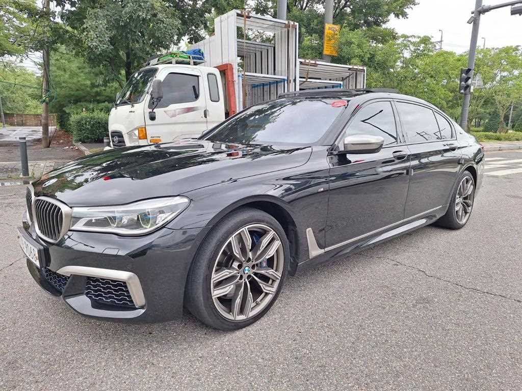 BMW 7시리즈 M760Li xDrive 사진 2/16
