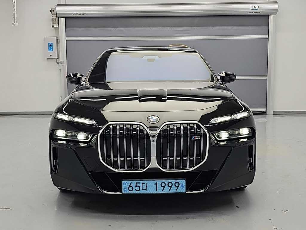BMW i7 M70 xDrive 사진 2/18