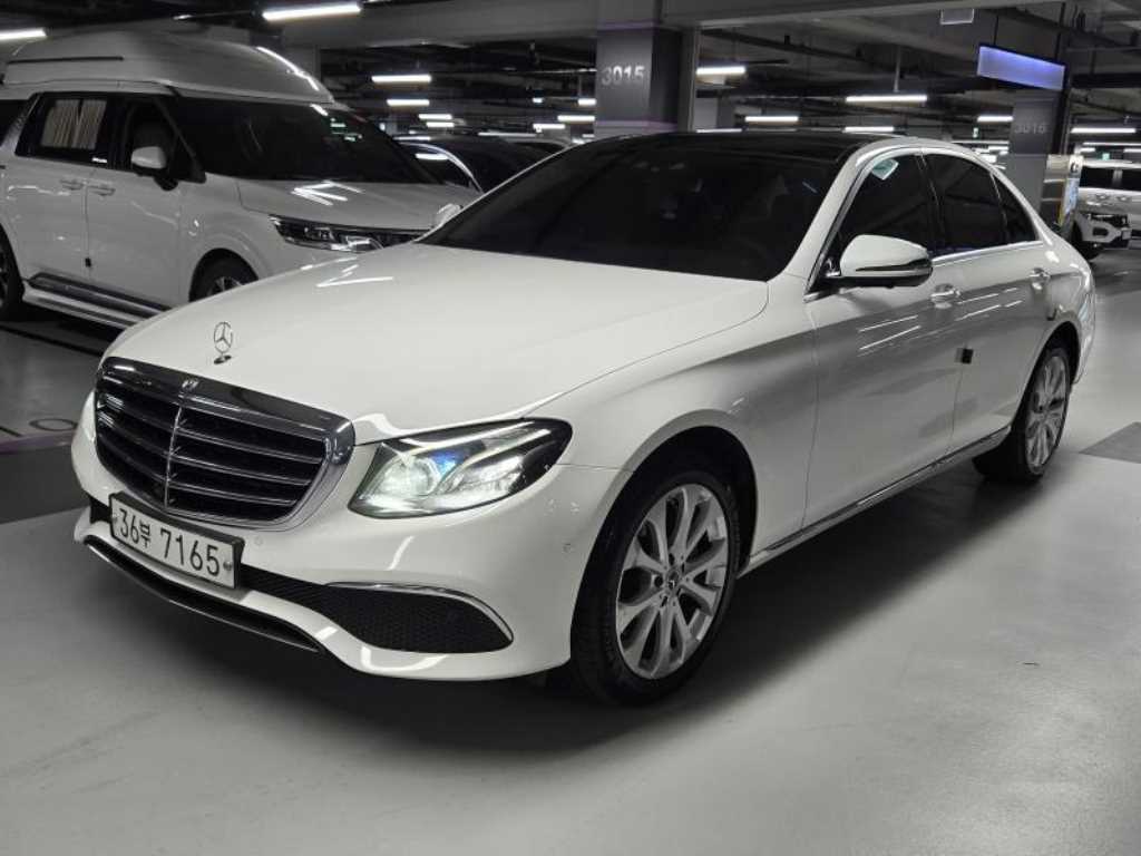 벤츠 E 클래스 E300 4MATIC 아방가르드 사진 2/20
