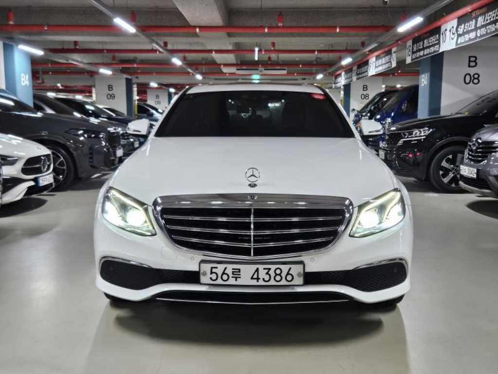 벤츠 E 클래스 E220d 익스클루시브 사진 2/20