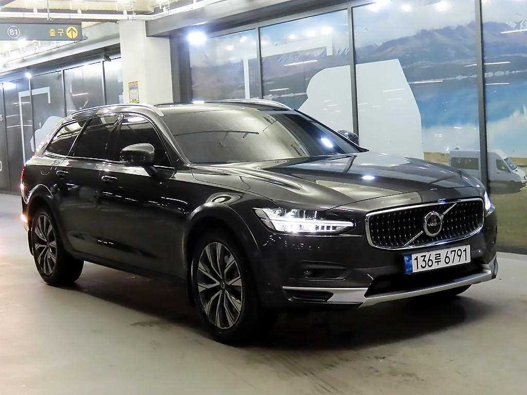V90 크로스컨트리 B6 AWD PRO 2023년식