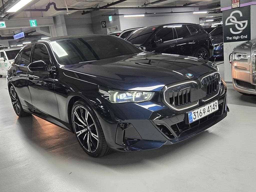 BMW 5시리즈 530i xDrive M 스포츠 사진 2/19