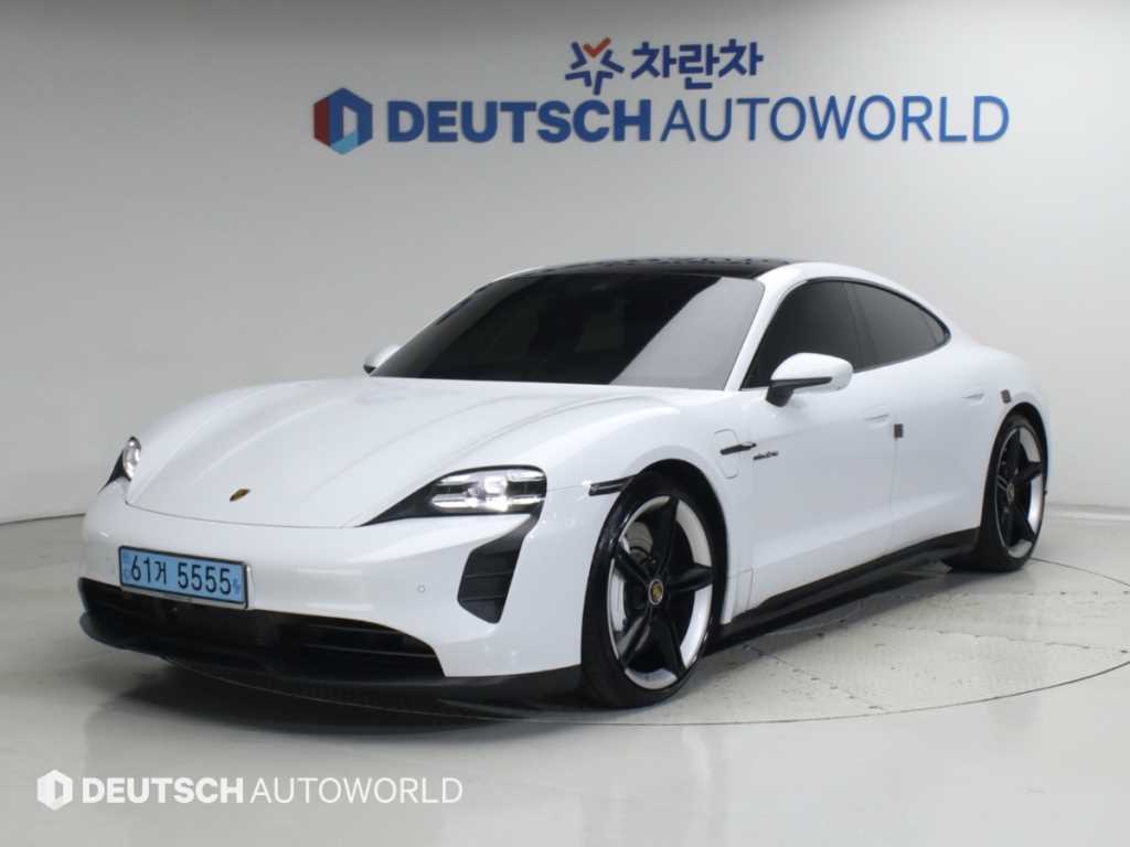 포르쉐 타이칸 GTS 사진