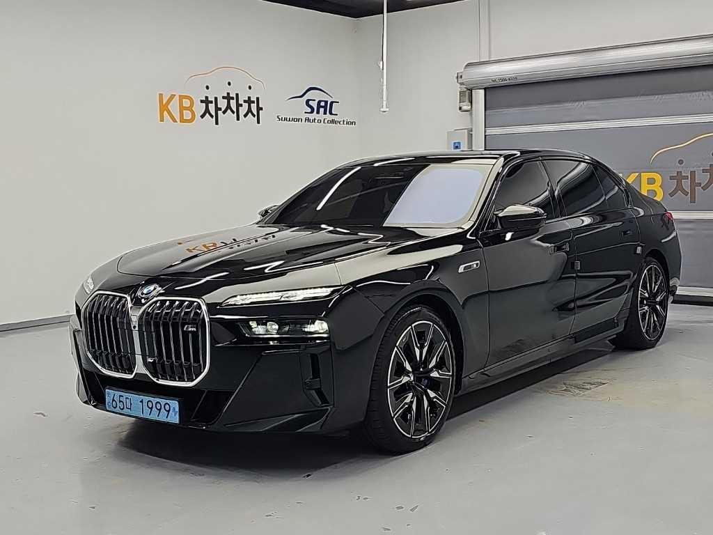 BMW i7 M70 xDrive 사진