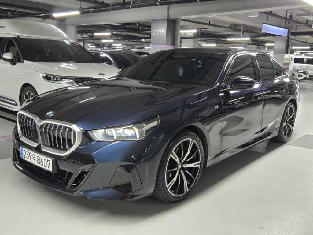 BMW 5시리즈 530i xDrive M 스포츠 사진 2/20