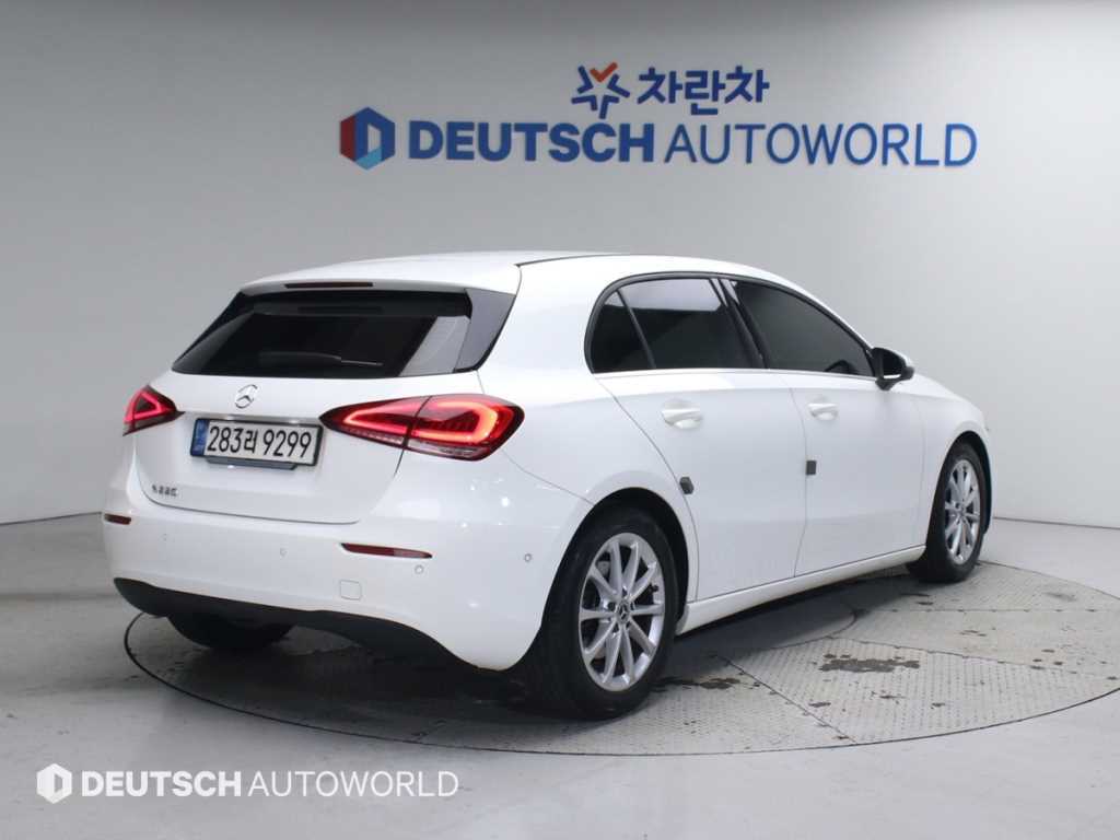 벤츠 A 클래스 A220 해치백 사진 2/20