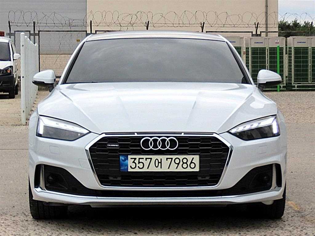아우디 A5 40 TFSI 콰트로 스포트백 사진