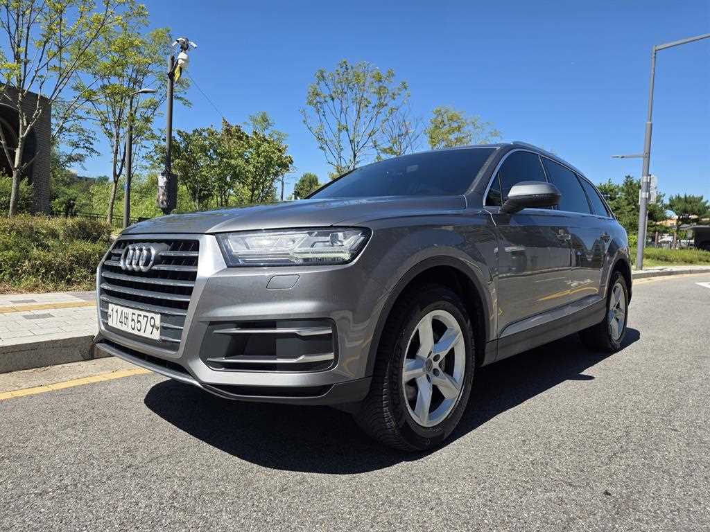 아우디 Q7 35 TDI 콰트로 컴포트 사진 2/20
