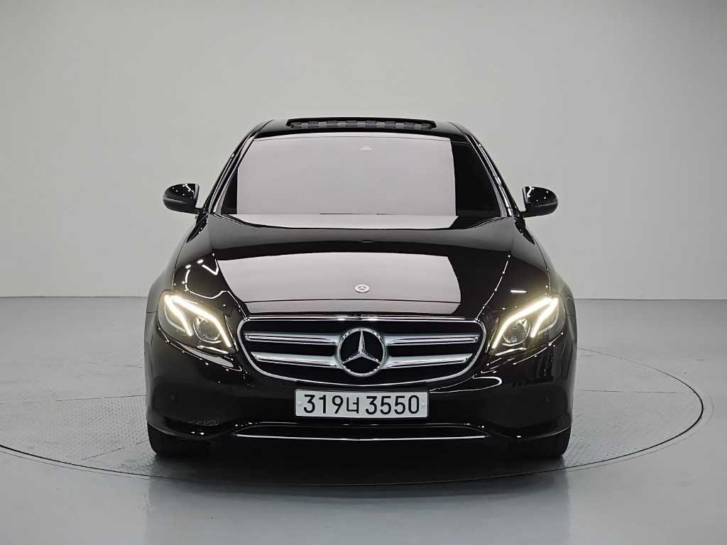 벤츠 E 클래스 E220d 아방가르드 사진 2/19