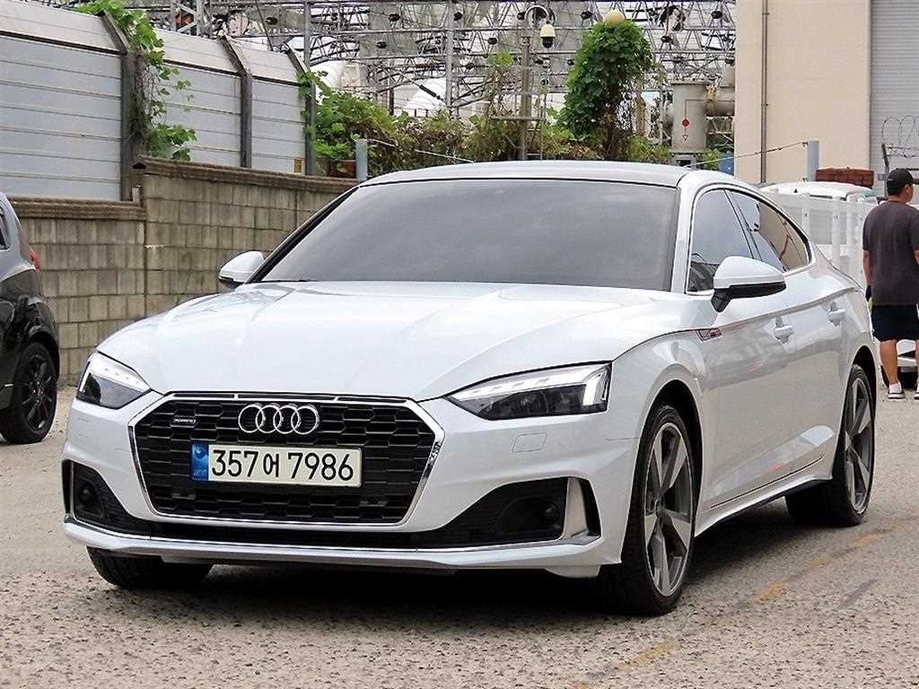 아우디 A5 40 TFSI 콰트로 스포트백 사진 2/20