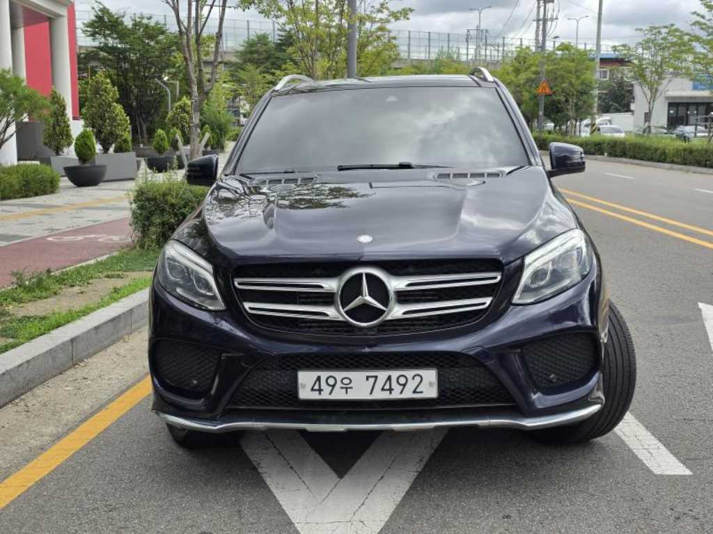 벤츠 GLE 클래스 GLE 350 d 4MATIC 사진 2/20