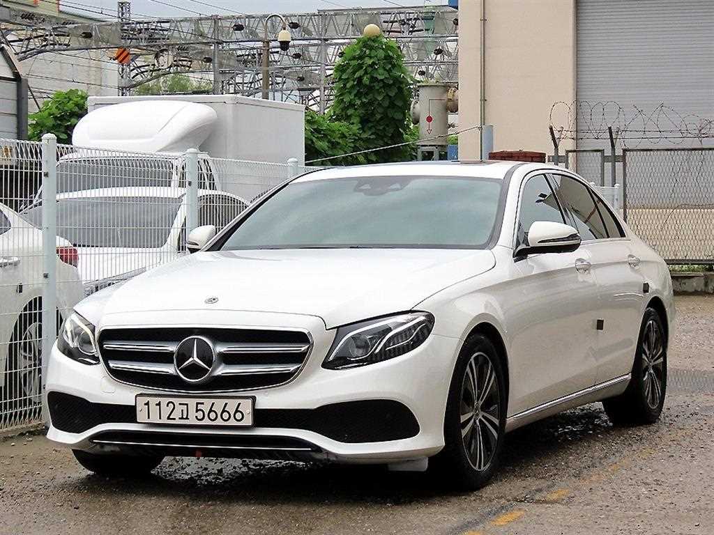 벤츠 E 클래스 E300 아방가르드 사진 2/20
