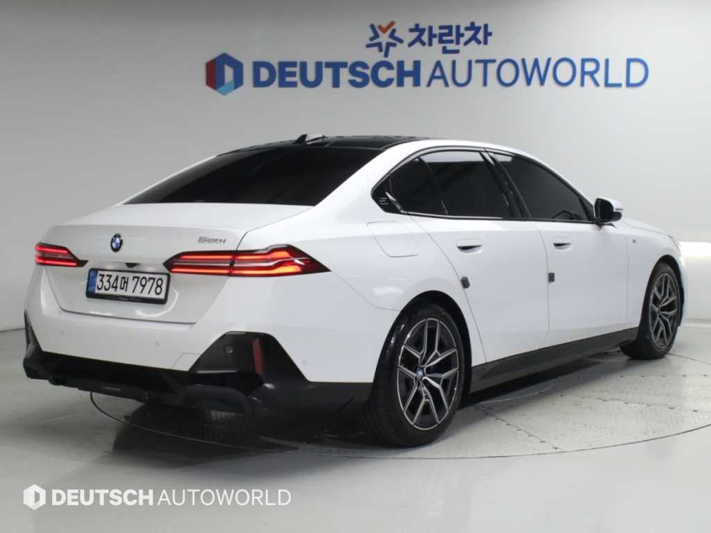 BMW 5시리즈 520i M 스포츠 사진 2/20