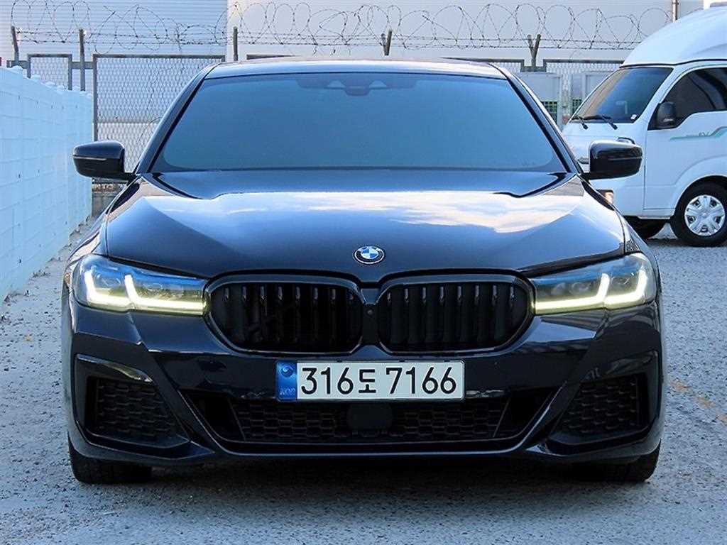 BMW 5시리즈 520d M 스포츠 플러스 사진