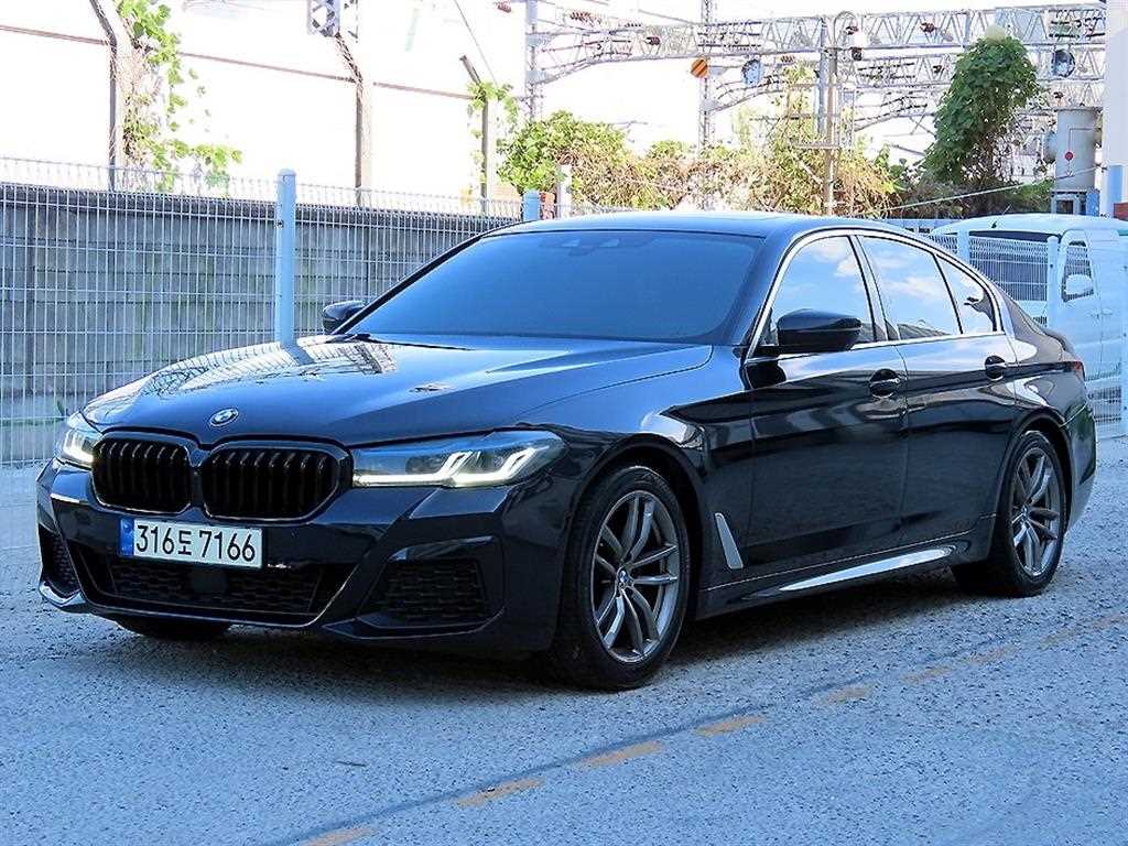 BMW 5시리즈 520d M 스포츠 플러스 사진 2/20