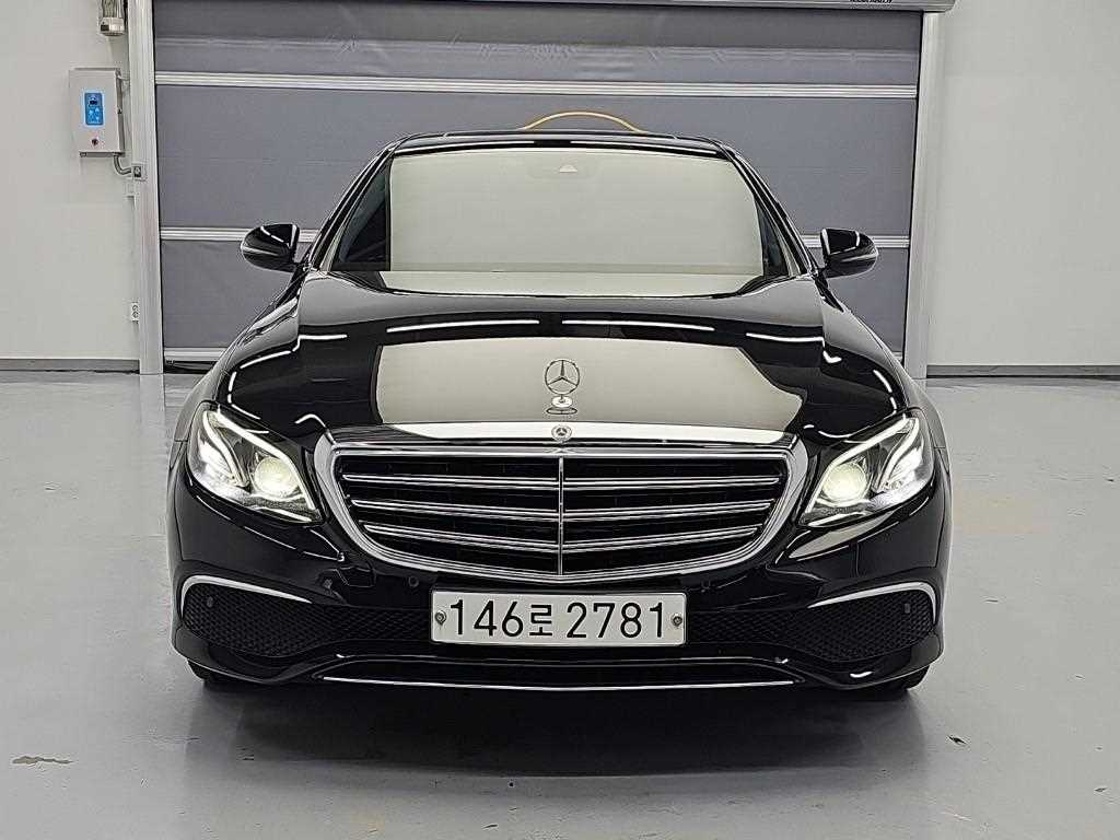 벤츠 E 클래스 E220d 익스클루시브 사진 2/18