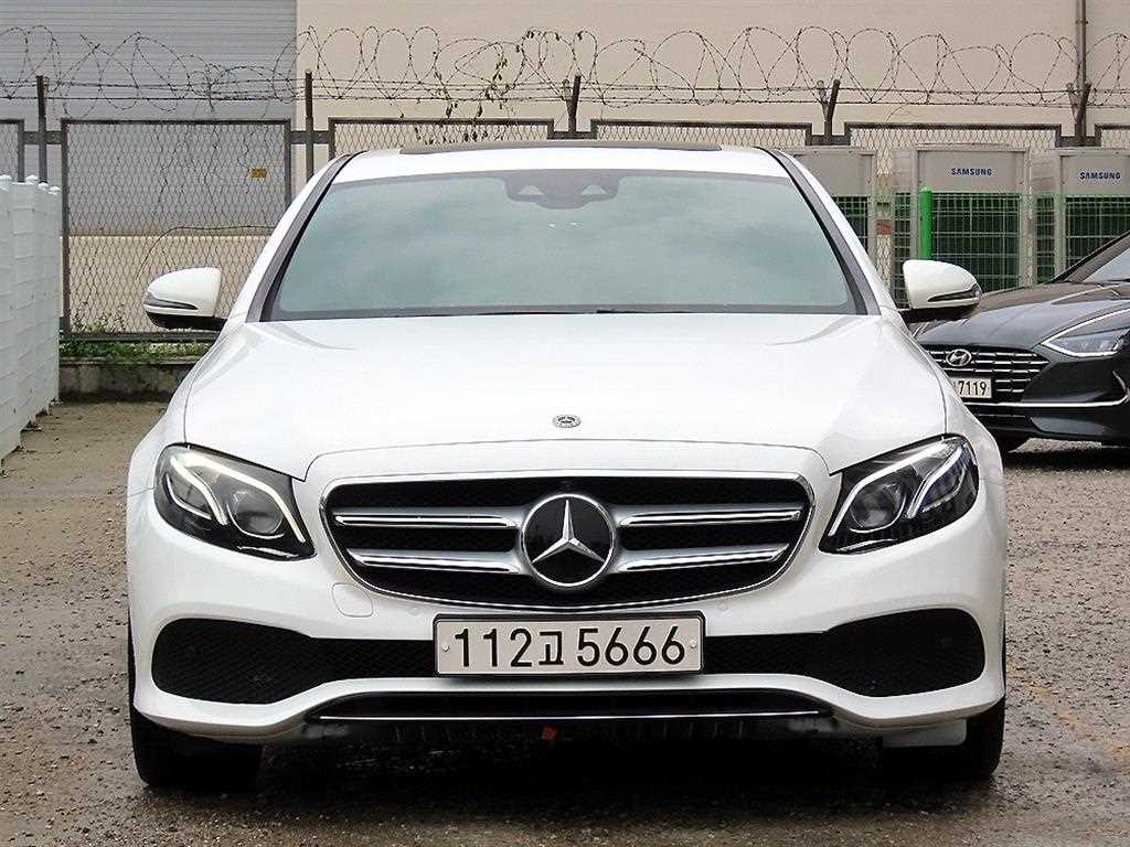 벤츠 E 클래스 E300 아방가르드 사진