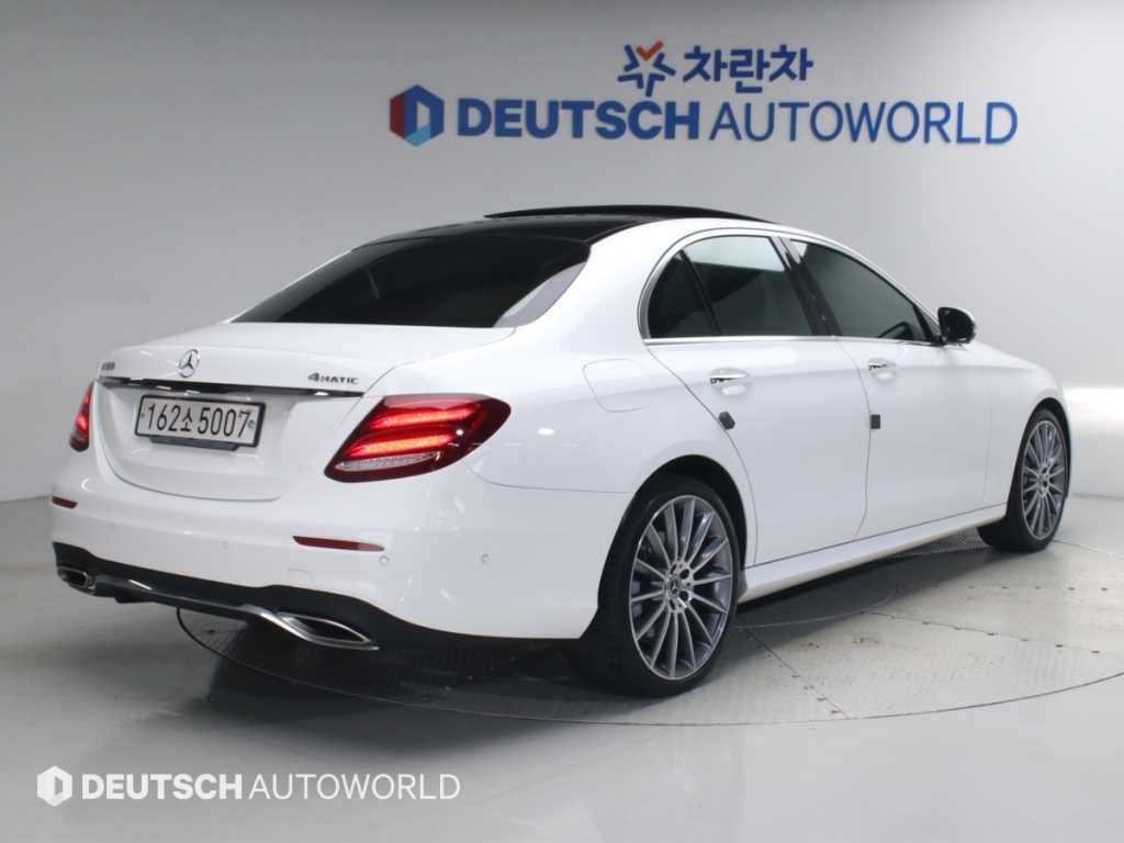 벤츠 E 클래스 E350 4MATIC AMG LINE 사진 2/20