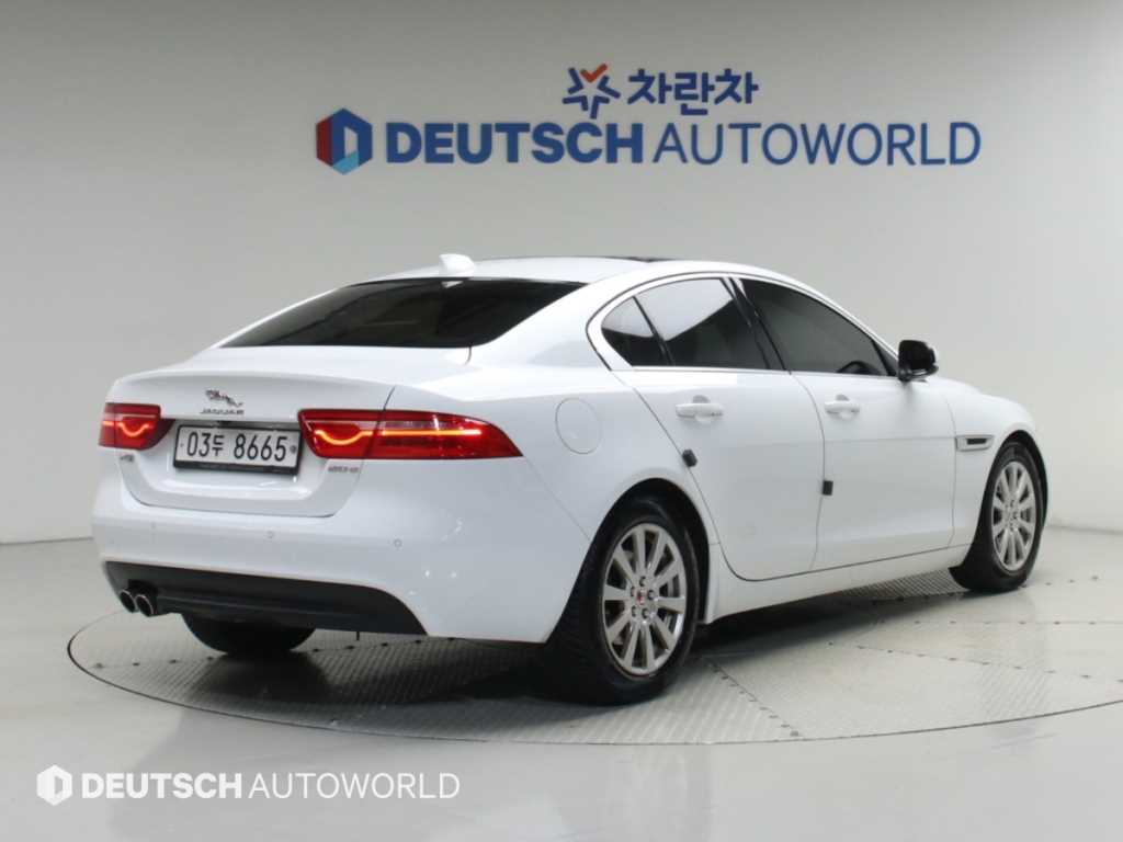 재규어 XE 2.0D 프레스티지 사진 2/20