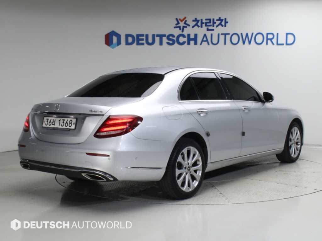 벤츠 E 클래스 E300 4MATIC 익스클루시브 사진 2/20
