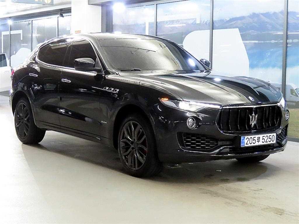 마세라티 르반떼 3.0 AWD 사진 2/20
