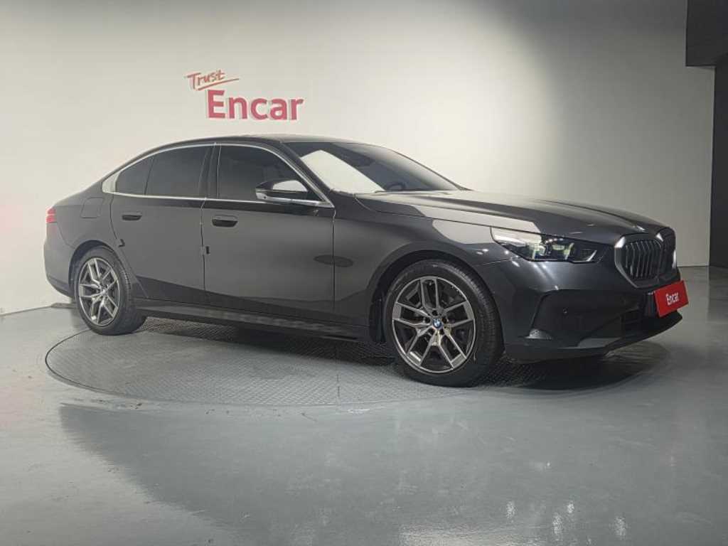 BMW 5시리즈 520i M 스포츠 사진 2/14