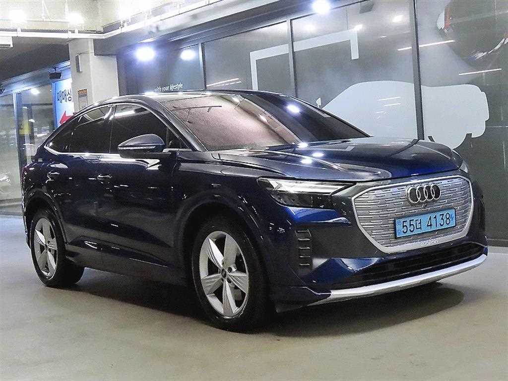Q4 e-트론 40 스포트백 프리미엄 2022년식