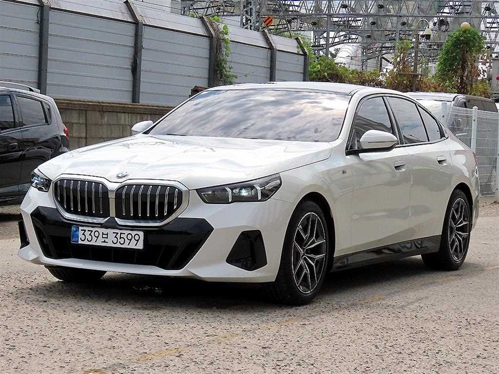 BMW 5시리즈 520i M 스포츠 사진 2/20