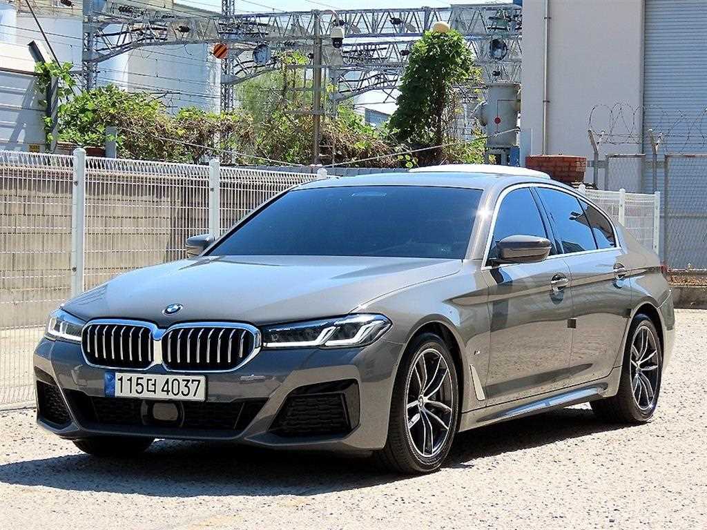 BMW 5시리즈 520i M 스포츠 사진 2/20