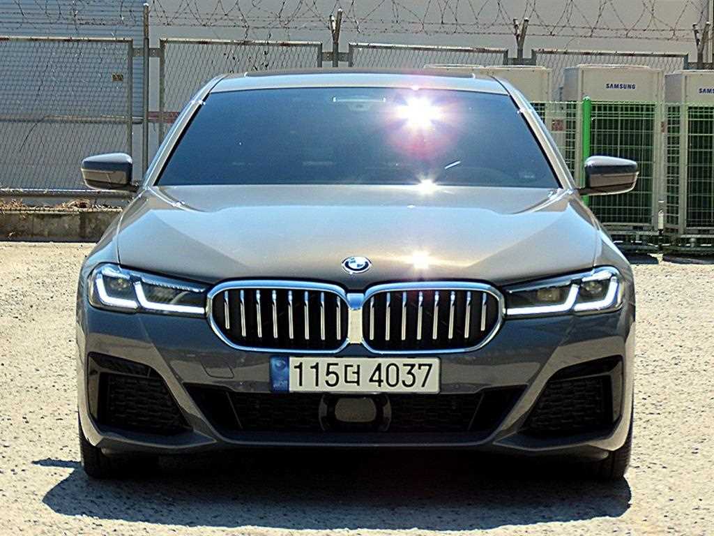 BMW 5시리즈 520i M 스포츠 사진