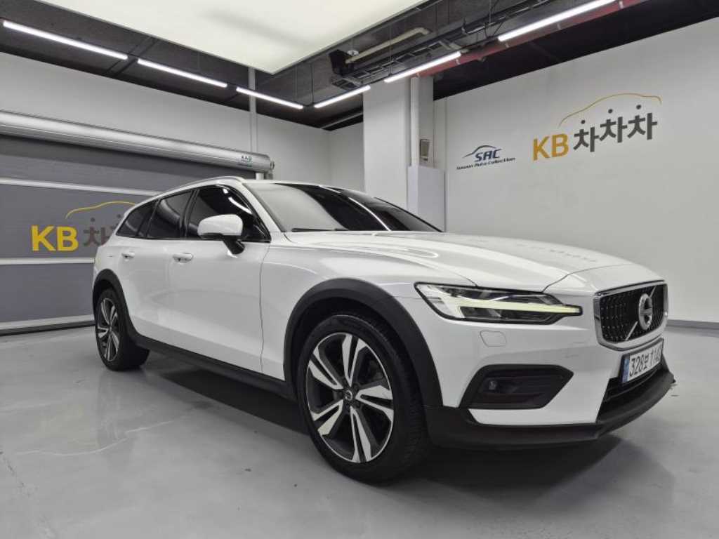 볼보 V60 2.0 T5 프로 AWD 사진