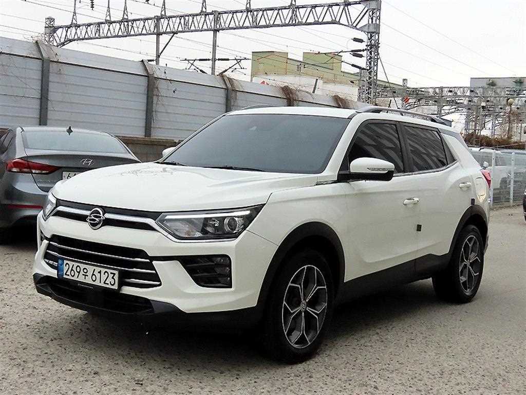 KGM 코란도 2WD 가솔린 1.5 C5 플러스 사진 2/20
