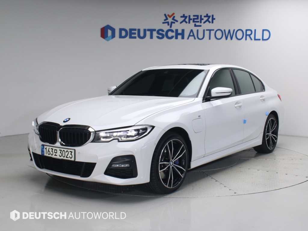 BMW 3시리즈 330e M 스포츠 사진
