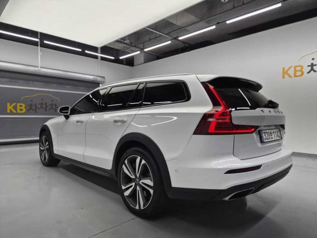 볼보 V60 2.0 T5 프로 AWD 사진 2/20