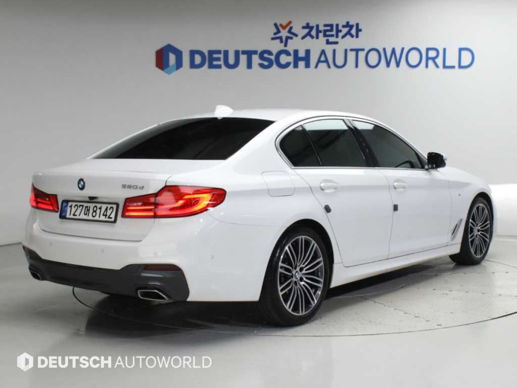 BMW 5시리즈 520d M 스포츠 플러스 사진 2/20