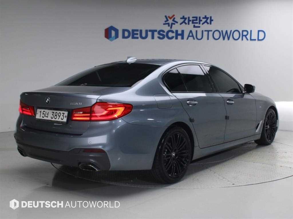 BMW 5시리즈 530i M 스포츠 플러스 사진 2/20
