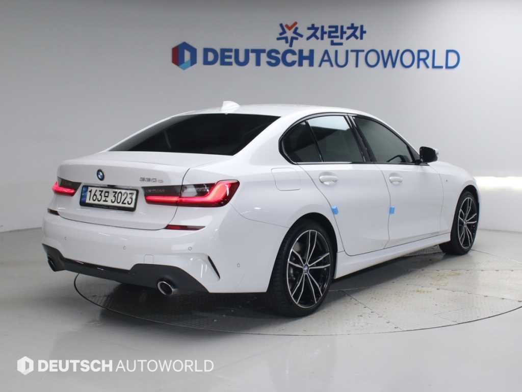 BMW 3시리즈 330e M 스포츠 사진 2/20