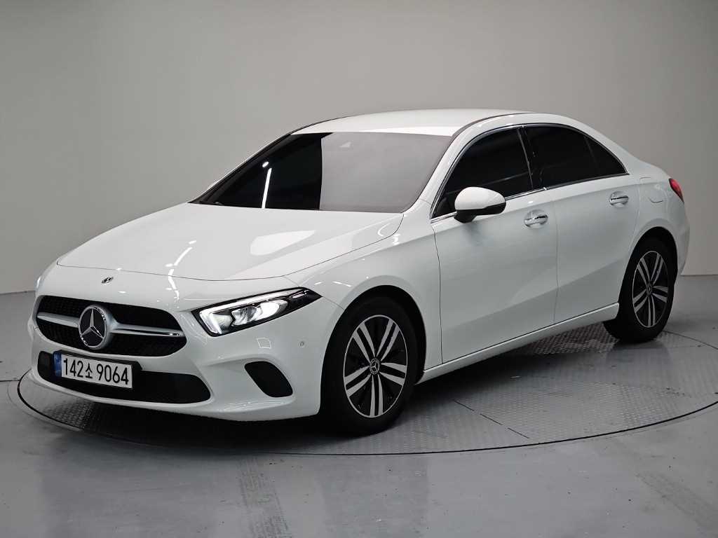 벤츠 A 클래스 A200d 세단 사진