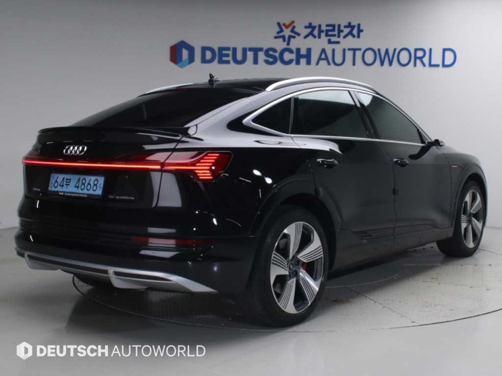 아우디 e-트론 55 콰트로 스포트백 사진 2/20