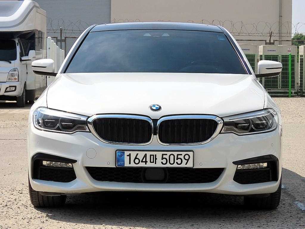 BMW 5시리즈 530i xDrive M 스포츠 사진
