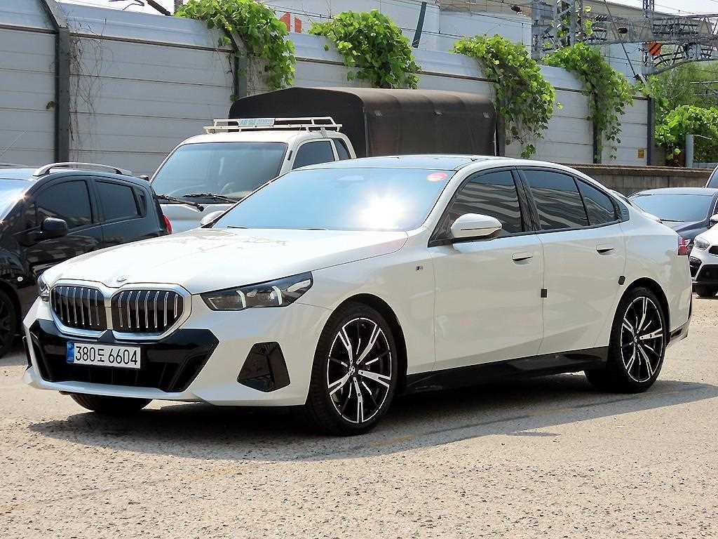 BMW 5시리즈 530i xDrive M 스포츠 사진 2/20