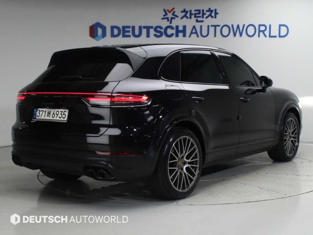 포르쉐 카이엔 3.0 플래티넘 에디션 사진 2/20